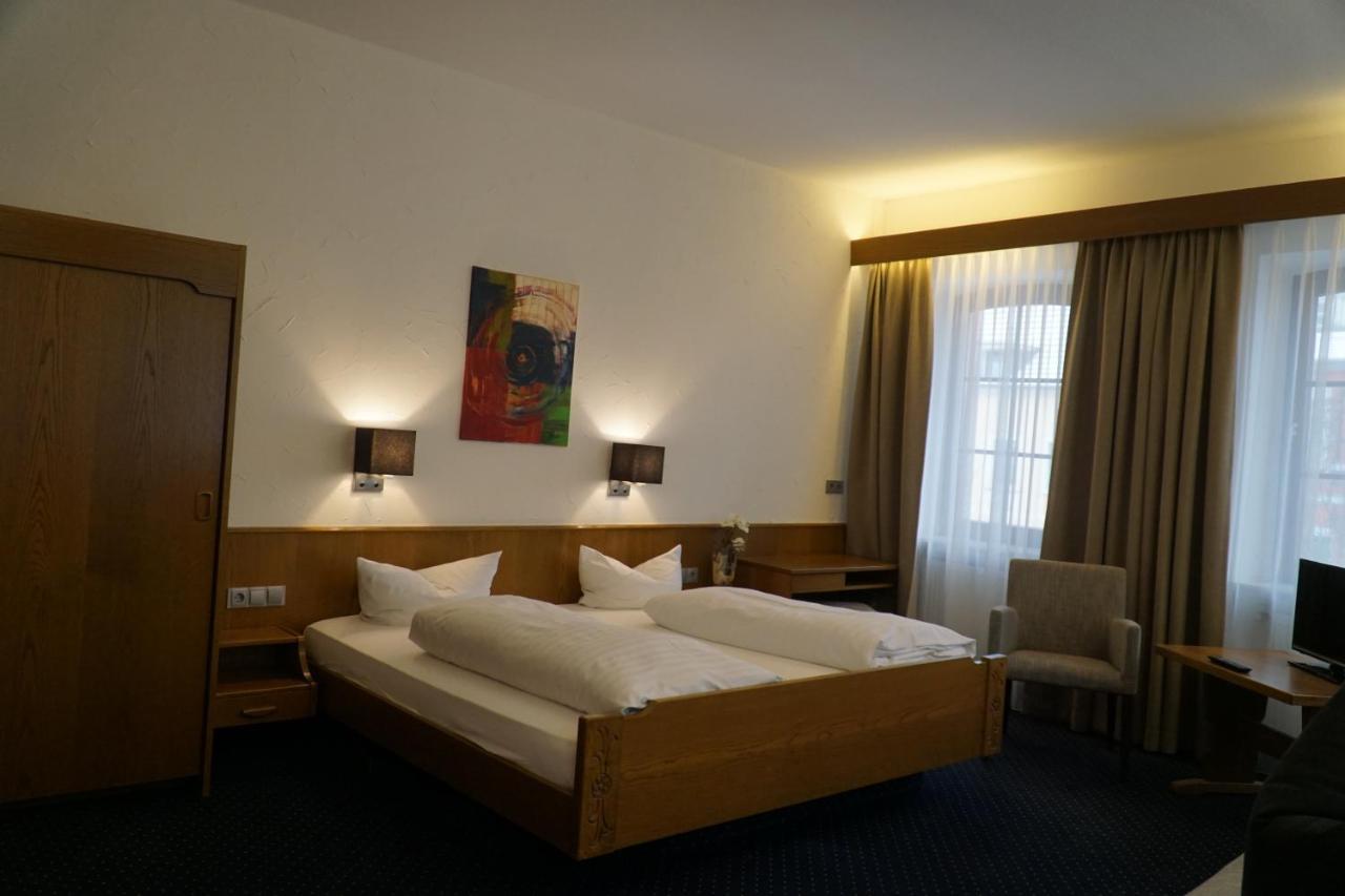 Hotel Zum Goldenen Ochsen Maikammer Exterior photo